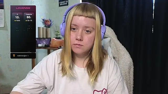 Snapshot of June_shy0 chatting on October 18, 2025, 9:22 am June shy0 online show from October 18, 2025, 9:22 am