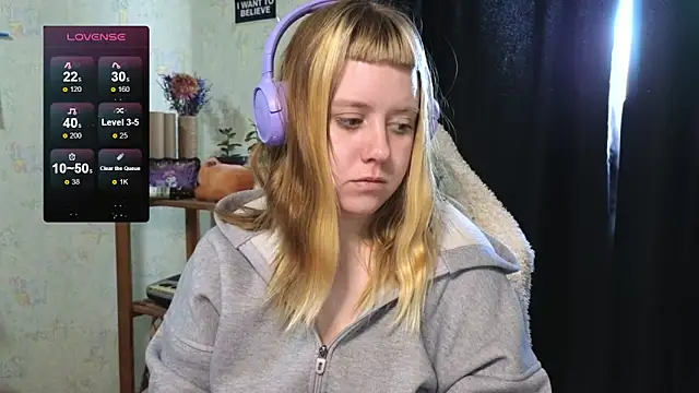 Snapshot of June_shy0 chatting on October 12, 2025, 7:10 am June shy0 online show from October 12, 2025, 7:10 am