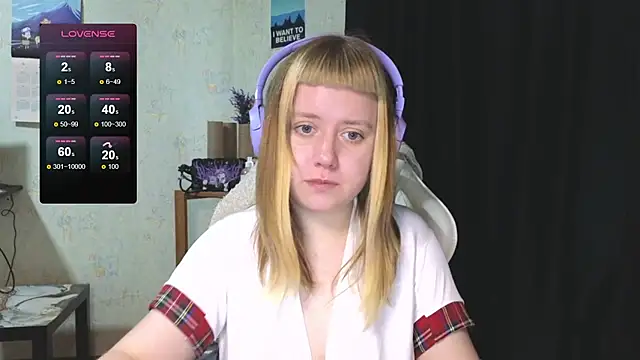 Snapshot of June_shy0 chatting on October 29, 2025, 6:45 am June shy0 online show from October 29, 2025, 6:45 am