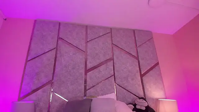 Nickybankss  online show from November 10, 2025, 5:45 am