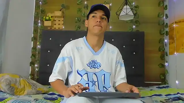 Snapshot of ryan_carter08 chatting on October 11, 2025, 1:01 pm ryan carter08 online show from October 11, 2025, 1:01 pm