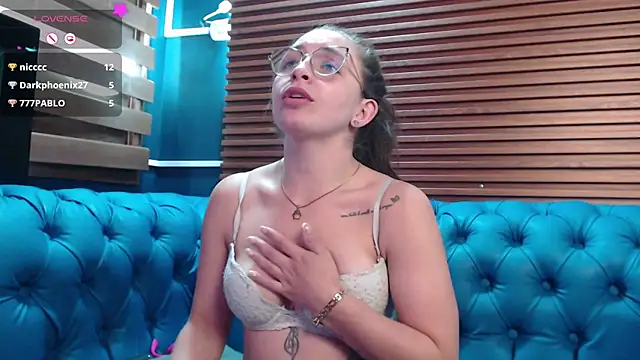  isaabellaa online show from February 17, 2025, 2:38 pm