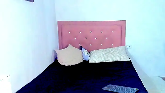 Snapshot of Criss_Ariana chatting on September 18, 2025, 11:08 pm Criss Ariana online show from September 18, 2025, 11:08 pm