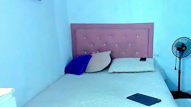 Snapshot of Criss_Ariana chatting on September 16, 2025, 2:40 pm Criss Ariana online show from September 16, 2025, 2:40 pm