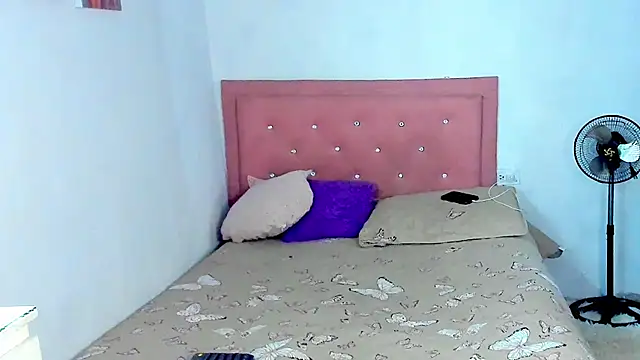 Snapshot of Criss_Ariana chatting on October 4, 2025, 3:41 am Criss Ariana online show from October 4, 2025, 3:41 am