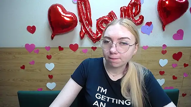 Snapshot of BeatriceFly chatting on March 16, 2025, 6:09 am BeatriceFly online show from March 16, 2025, 6:09 am