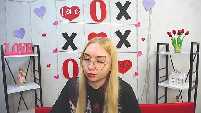 Snapshot of BeatriceFly chatting on March 6, 2025, 4:49 pm BeatriceFly online show from March 6, 2025, 4:49 pm