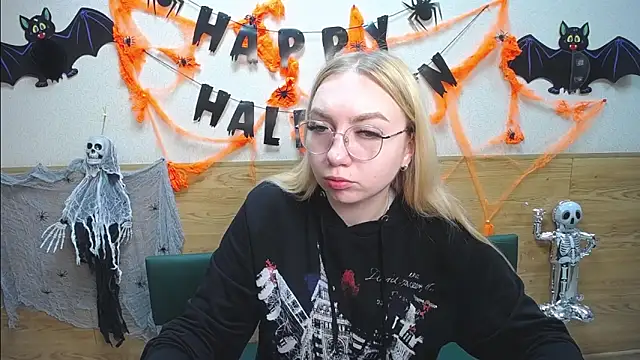 Snapshot of BeatriceFly chatting on October 21, 2025, 12:48 pm BeatriceFly online show from October 21, 2025, 12:48 pm