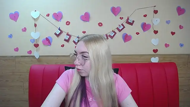 Snapshot of BeatriceFly chatting on March 13, 2025, 9:10 am BeatriceFly online show from March 13, 2025, 9:10 am