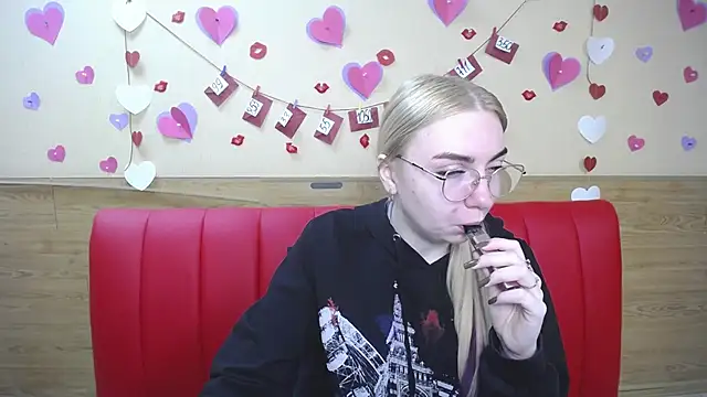 Snapshot of BeatriceFly chatting on March 1, 2025, 6:35 am BeatriceFly online show from March 1, 2025, 6:35 am