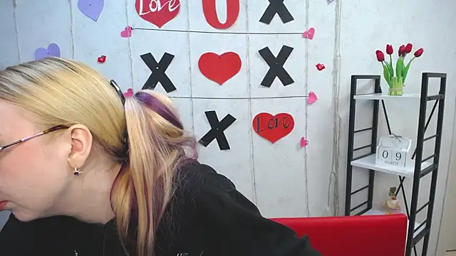 Snapshot of BeatriceFly chatting on March 10, 2025, 9:34 am BeatriceFly online show from March 10, 2025, 9:34 am