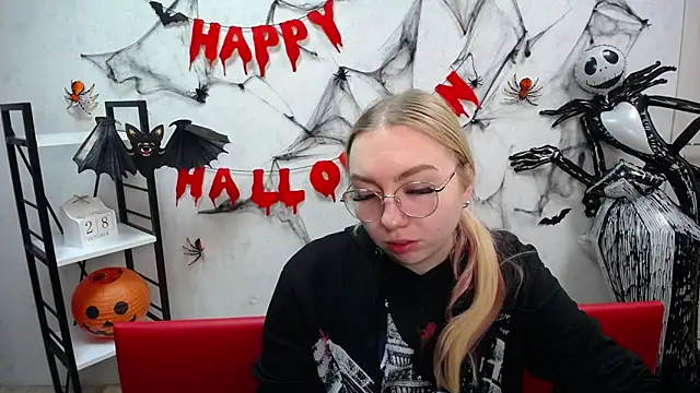 Snapshot of BeatriceFly chatting on October 29, 2025, 12:48 pm BeatriceFly online show from October 29, 2025, 12:48 pm