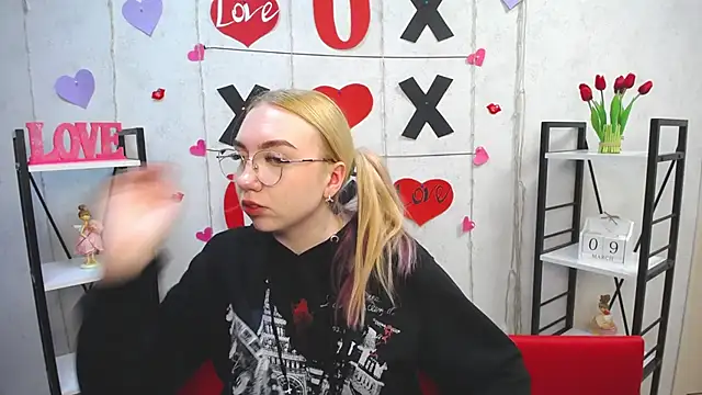 Snapshot of BeatriceFly chatting on March 10, 2025, 12:38 pm BeatriceFly online show from March 10, 2025, 12:38 pm