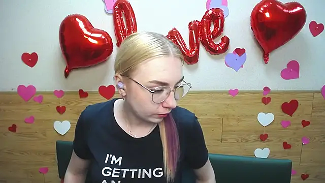 Snapshot of BeatriceFly chatting on March 16, 2025, 9:38 am BeatriceFly online show from March 16, 2025, 9:38 am