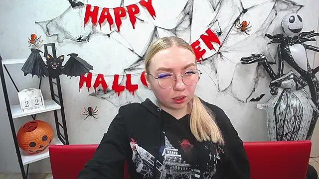 Snapshot of BeatriceFly chatting on October 22, 2025, 12:26 pm BeatriceFly online show from October 22, 2025, 12:26 pm