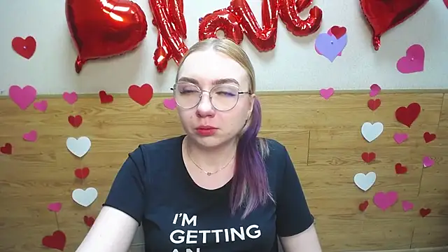 Snapshot of BeatriceFly chatting on March 16, 2025, 12:55 pm BeatriceFly online show from March 16, 2025, 12:55 pm