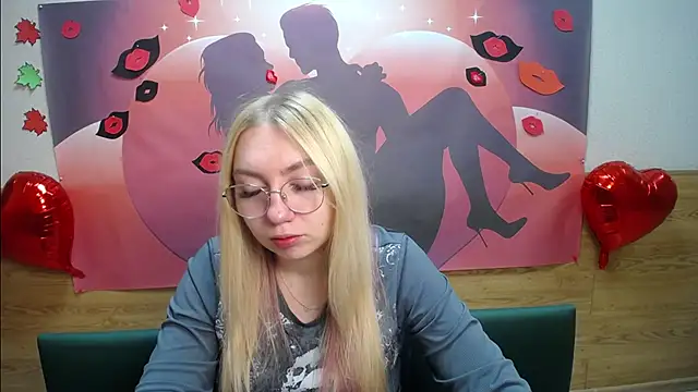 Snapshot of BeatriceFly chatting on October 14, 2025, 12:06 pm BeatriceFly online show from October 14, 2025, 12:06 pm