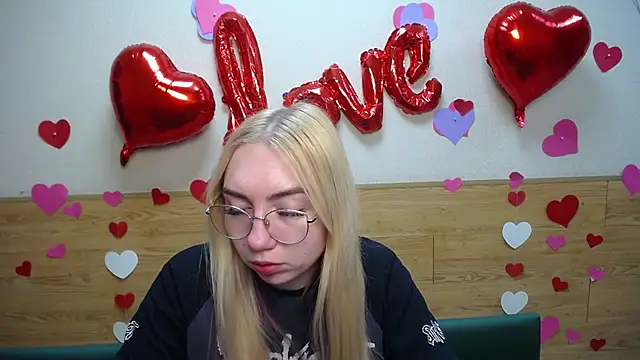 Snapshot of BeatriceFly chatting on March 20, 2025, 12:43 pm BeatriceFly online show from March 20, 2025, 12:43 pm