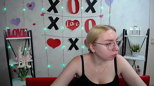 Snapshot of BeatriceFly chatting on September 12, 2025, 12:05 pm BeatriceFly online show from September 12, 2025, 12:05 pm