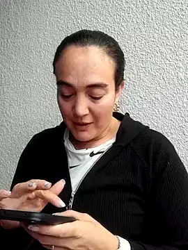 skayhot  online show from September 29, 2025, 1:06 pm