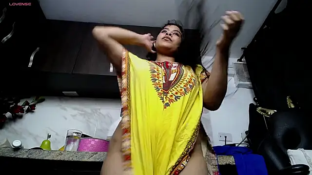 Snapshot of iniyalaboni chatting on October 29, 2025, 8:30 pm iniyalaboni online show from October 29, 2025, 8:30 pm