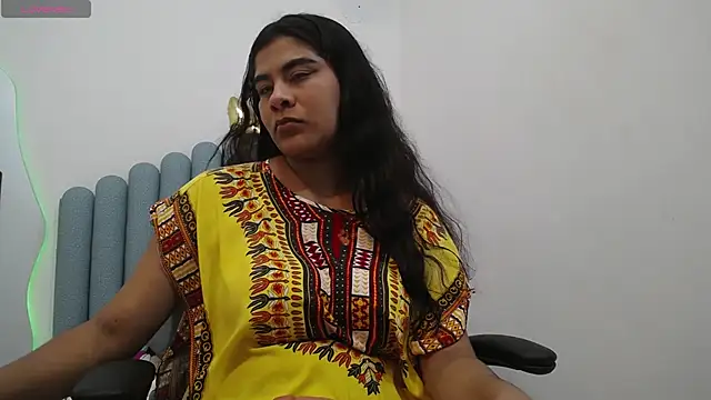 Snapshot of iniyalaboni chatting on March 22, 2025, 8:04 pm iniyalaboni online show from March 22, 2025, 8:04 pm