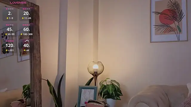 Snapshot of DahianaWalcott chatting on October 15, 2025, 7:33 pm DahianaWalcott online show from October 15, 2025, 7:33 pm