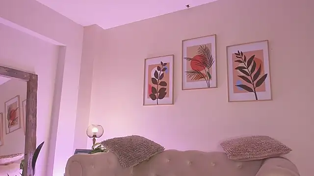 DahianaWalcott online show from April 10, 2026, 3:19 pm