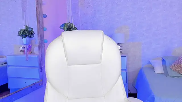 Snapshot of DahianaWalcott chatting on February 13, 2025, 2:01 am DahianaWalcott online show from February 13, 2025, 2:01 am