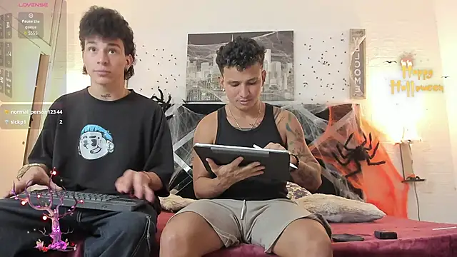 Snapshot of toyboys1 chatting on November 2, 2025, 5:34 am toyboys1 online show from November 2, 2025, 5:34 am