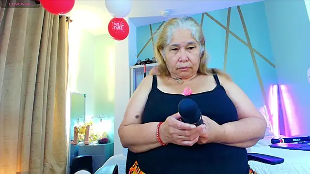 girl amada online show from September 19, 2025, 3:54 am