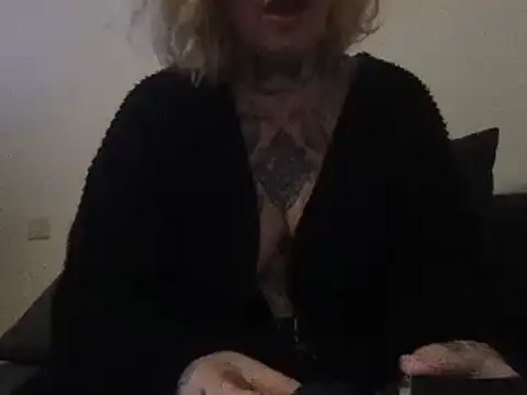 Snapshot of blondy40 chatting on March 16, 2025, 11:15 pm blondy40 online show from March 16, 2025, 11:15 pm