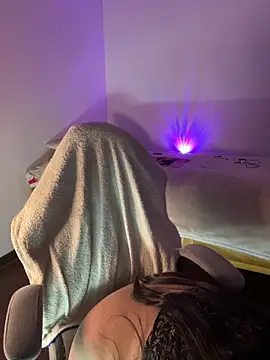 emiily15   online show from February 2, 2026, 8:41 pm