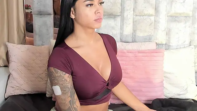 Snapshot of karol_noa chatting on October 2, 2025, 11:24 am karol noa online show from October 2, 2025, 11:24 am