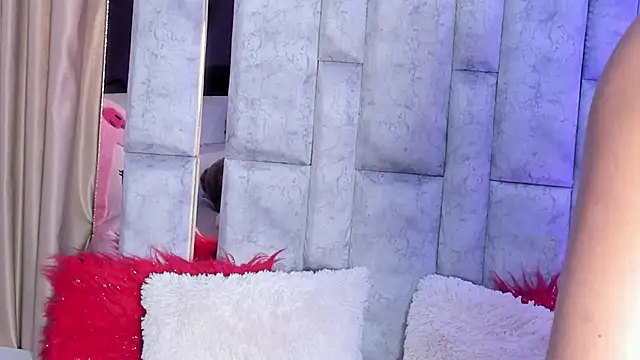 Snapshot of karol_noa chatting on October 22, 2025, 11:31 am karol noa online show from October 22, 2025, 11:31 am