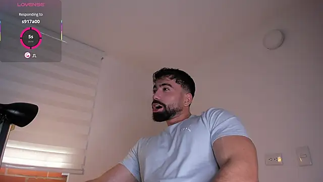 Snapshot of edrick_walton1 chatting on October 30, 2025, 2:04 pm edrick walton1 online show from October 30, 2025, 2:04 pm