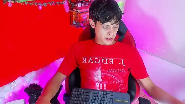 LilOwen  online show from September 18, 2025, 7:28 pm