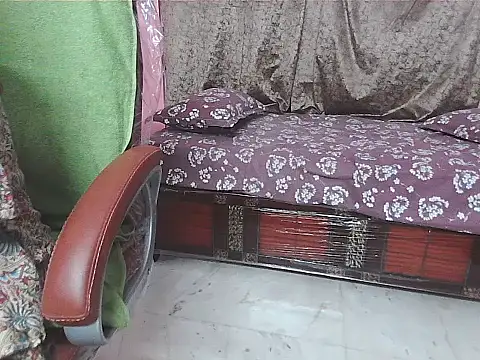 Snapshot of sunitha-3 chatting on September 18, 2025, 6:11 pm sunitha-3 online show from September 18, 2025, 6:11 pm