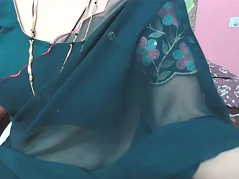 Snapshot of sunitha-3 chatting on October 18, 2025, 5:31 am sunitha-3 online show from October 18, 2025, 5:31 am