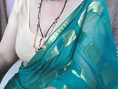 Snapshot of sunitha-3 chatting on October 13, 2025, 7:04 pm sunitha-3 online show from October 13, 2025, 7:04 pm