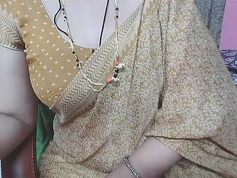 Snapshot of sunitha-3 chatting on October 1, 2025, 6:23 pm sunitha-3 online show from October 1, 2025, 6:23 pm