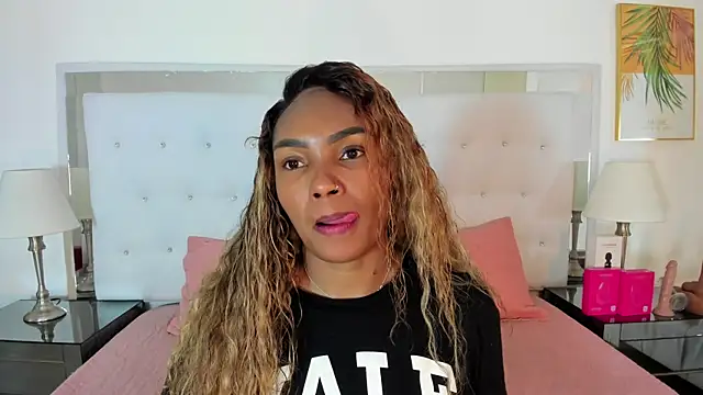 Isla Scott online show from May 21, 2026, 11:40 am