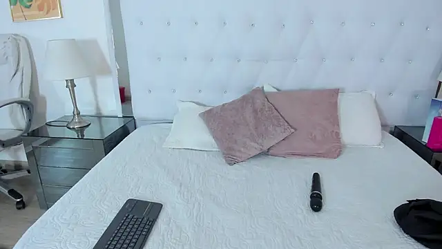 Isla Scott online show from March 20, 2026, 11:44 am