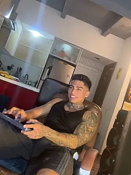 Snapshot of Dominiofit chatting on October 19, 2025, 12:35 am Dominiofit online show from October 19, 2025, 12:35 am