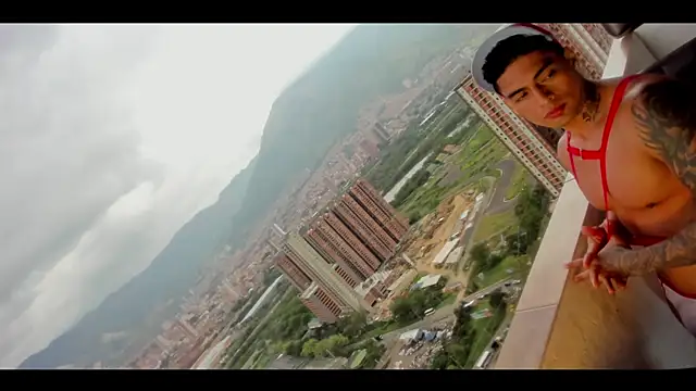 Snapshot of Dominiofit chatting on March 3, 2025, 9:26 pm Dominiofit online show from March 3, 2025, 9:26 pm