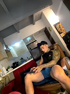 Snapshot of Dominiofit chatting on October 15, 2025, 2:21 am Dominiofit online show from October 15, 2025, 2:21 am