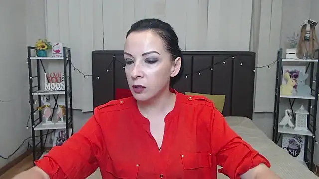 ElizabethSho online show from September 18, 2025, 5:05 pm