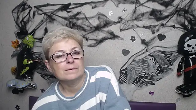 EmiliaGree online show from November 4, 2025, 6:11 pm