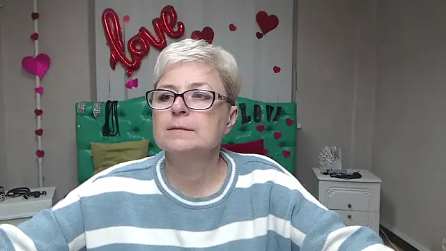 EmiliaGree online show from September 30, 2025, 5:08 pm