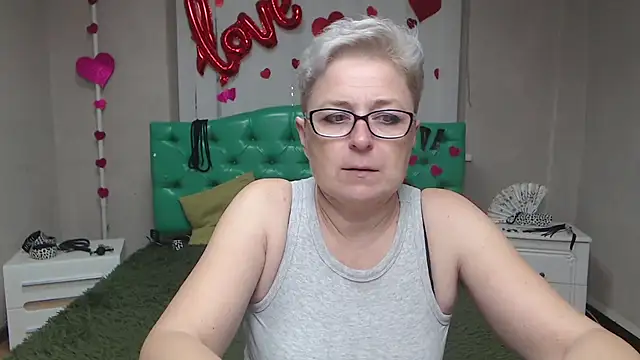 EmiliaGree online show from October 14, 2025, 5:13 pm